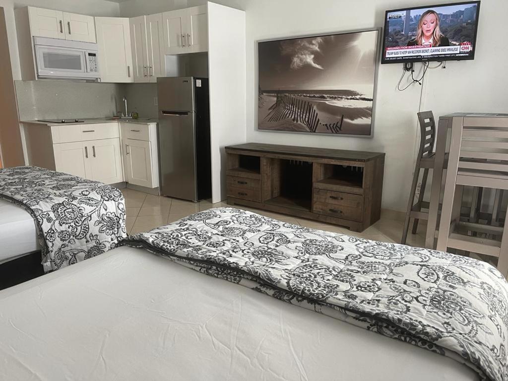Beachfront Studios Casablanca Rentals 마이애미 비치 외부 사진