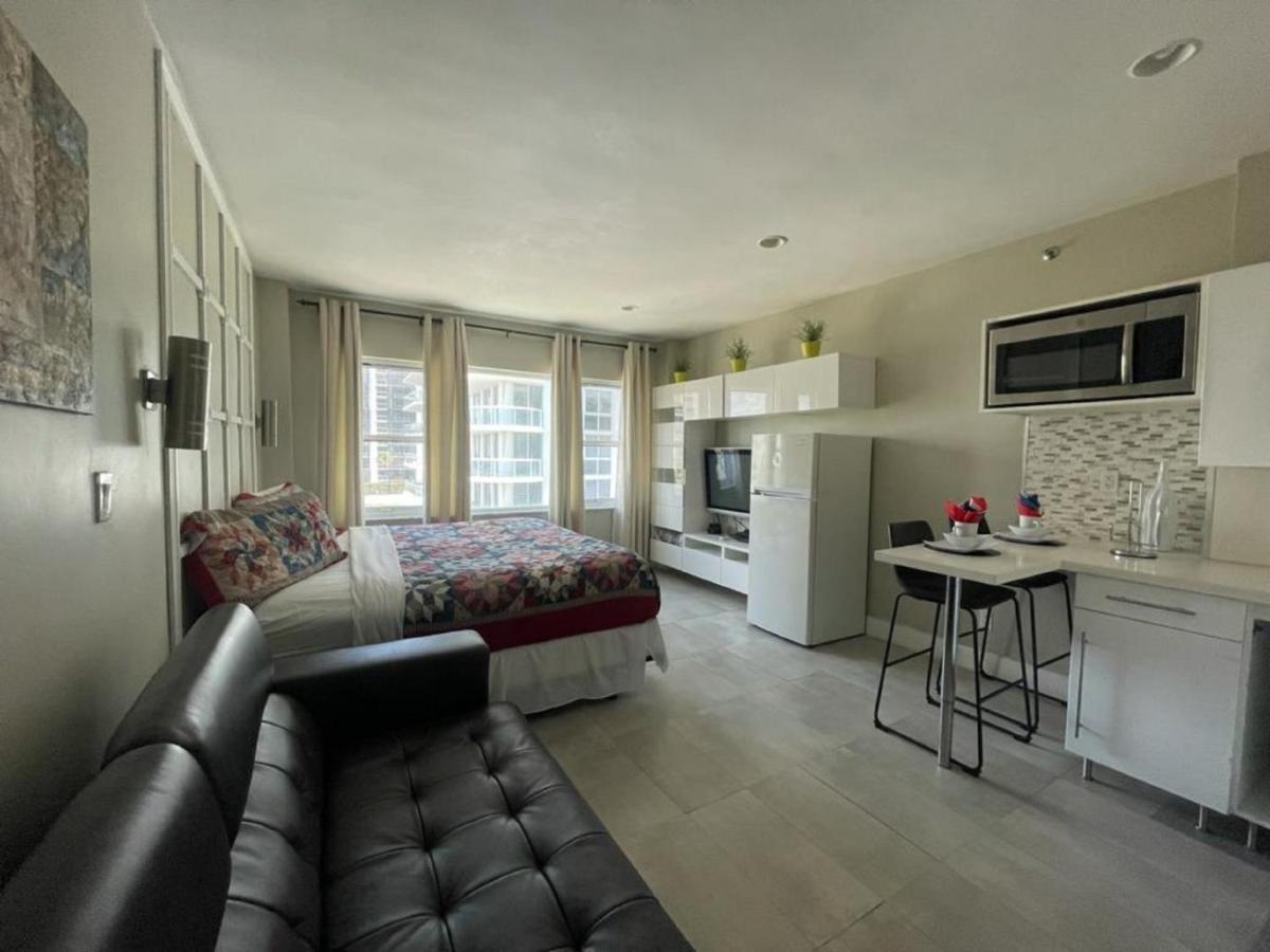 Beachfront Studios Casablanca Rentals 마이애미 비치 외부 사진