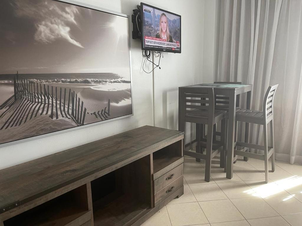 Beachfront Studios Casablanca Rentals 마이애미 비치 외부 사진